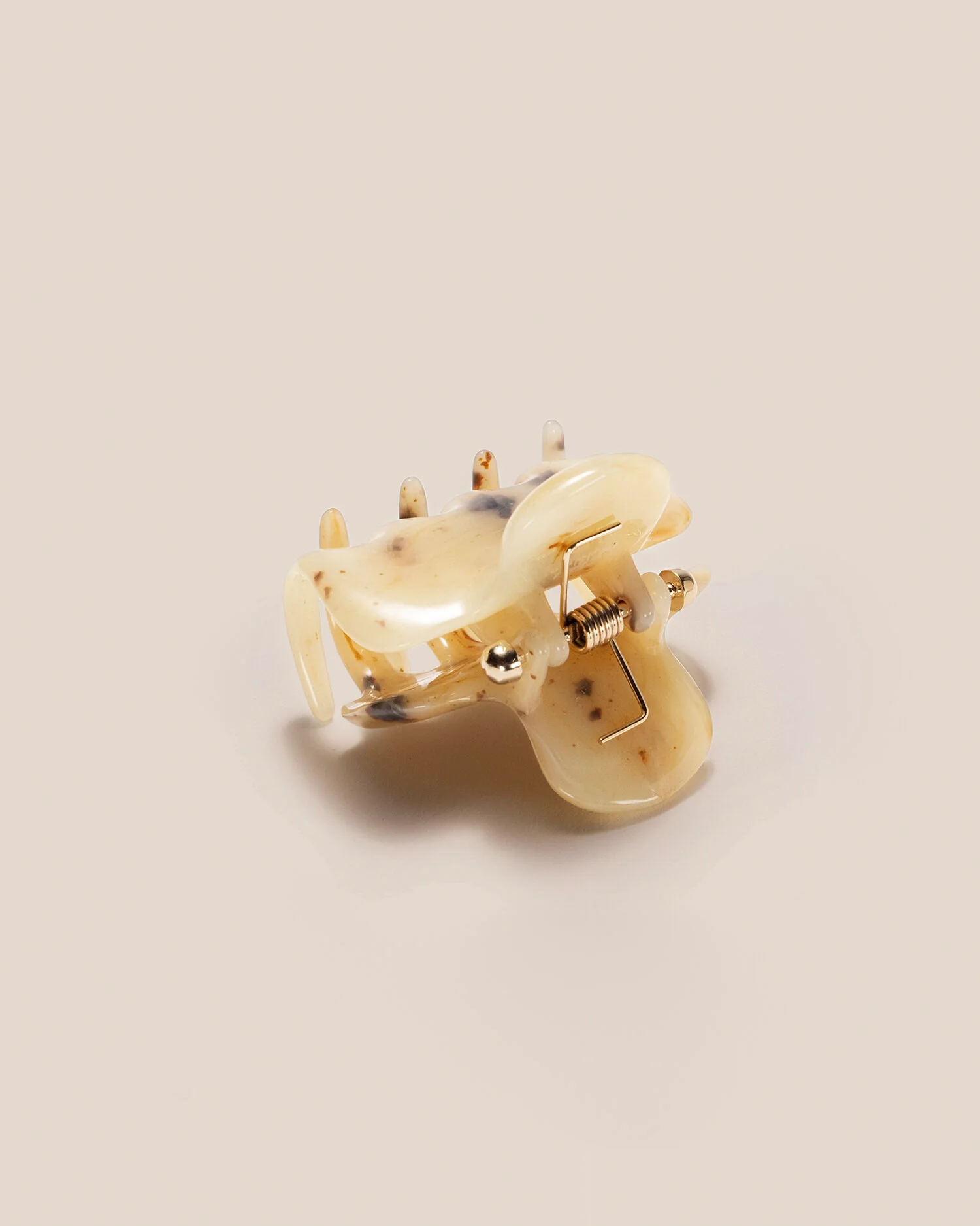 UNDO Hairware No. 2 Claw Clip | Light Tortoise - Image 2