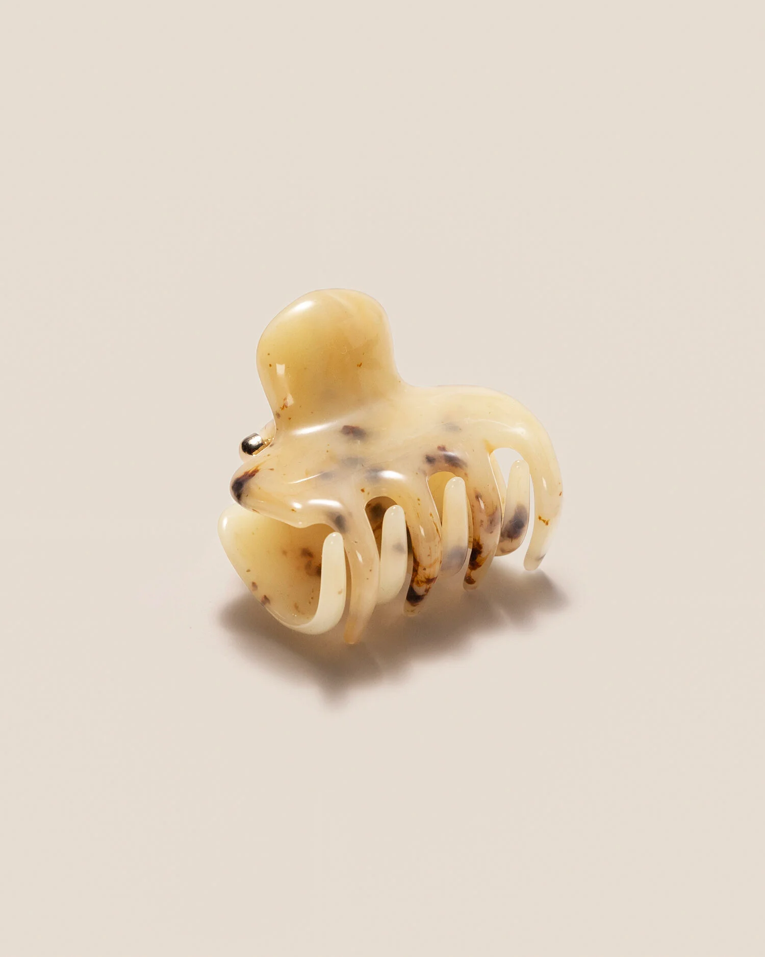 UNDO Hairware No. 2 Claw Clip | Light Tortoise - Image 3