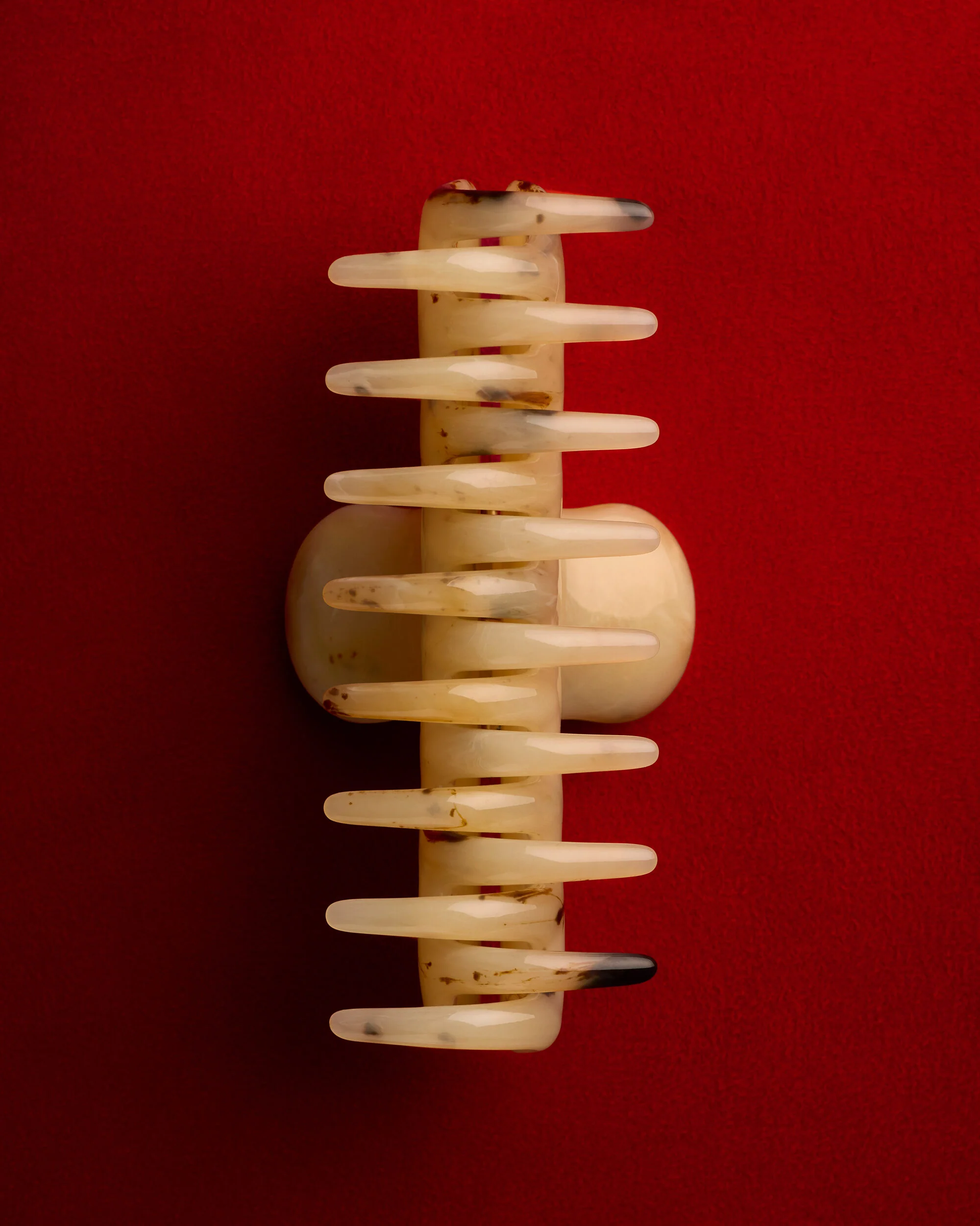 UNDO Hairware No. 4 Claw Clip | Light Tortoise - Image 3