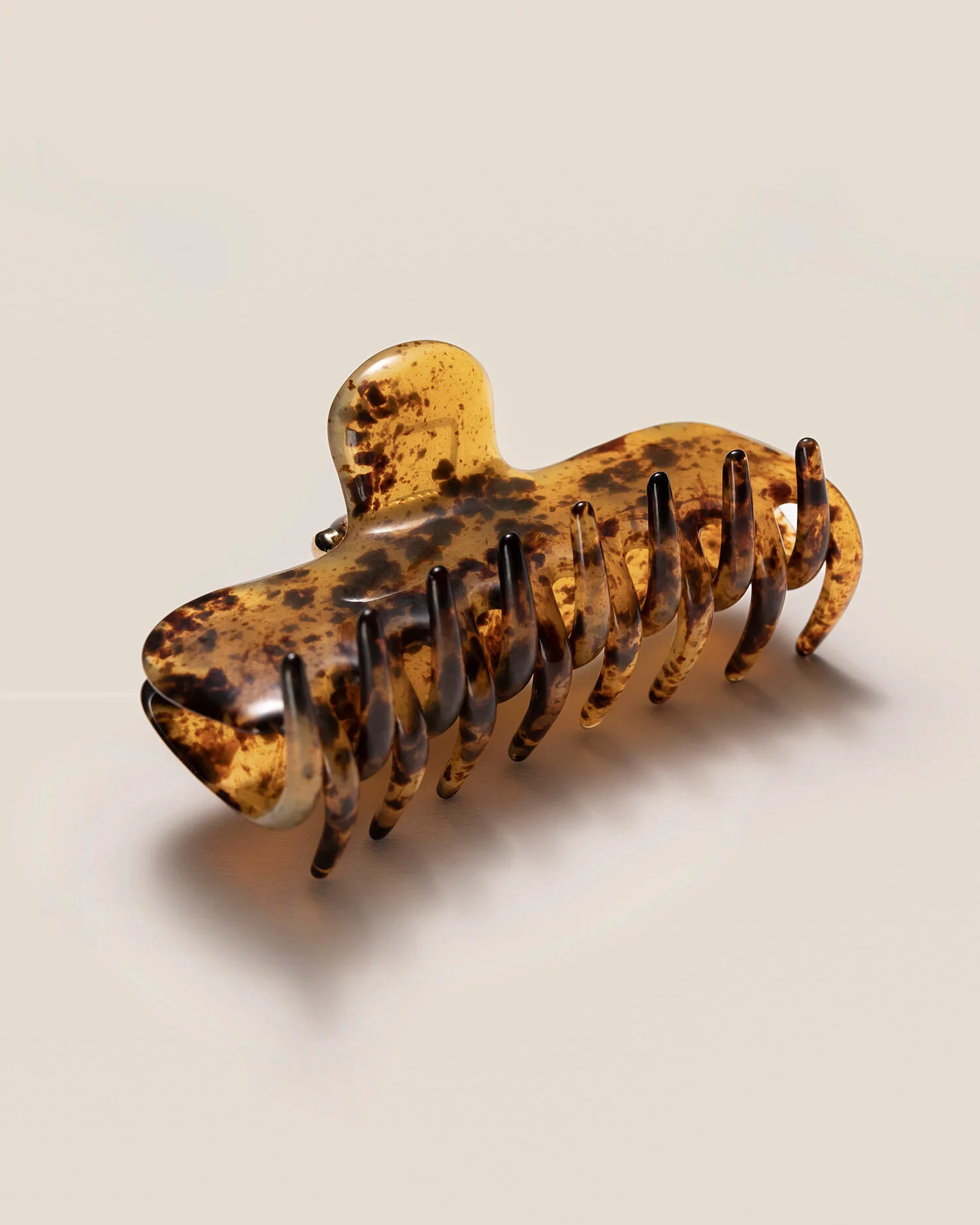 UNDO Hairware No. 4 Claw Clip | Tortoiseshell - Image 4